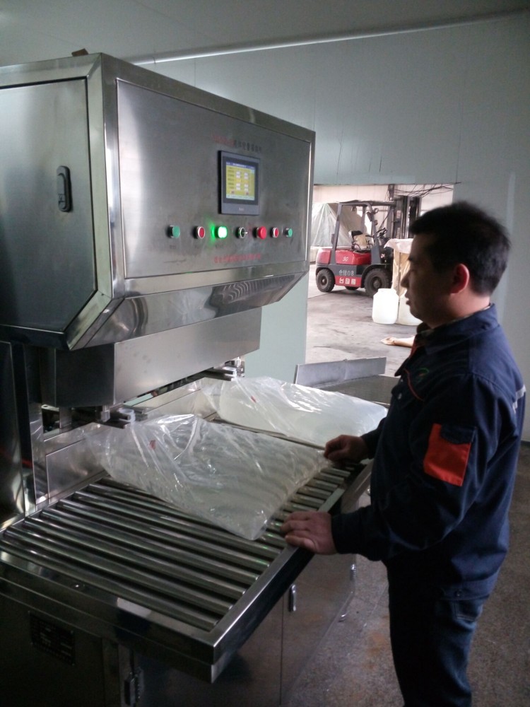 ?麥芽糖漿軟包裝灌裝機(jī)